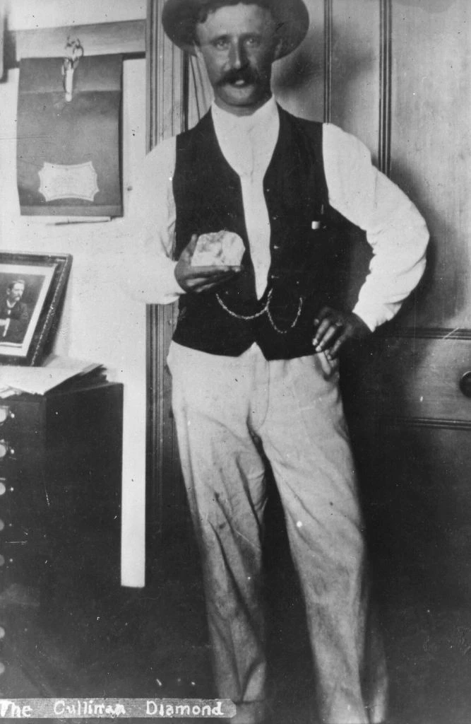 circa 1907: The Cullinan Diamond, which was subsequently cut in two and presented to Edward VII for mounting in the Royal Sceptre, on show soon after it was discovered. (Photo by Fox Photos/Getty Images)