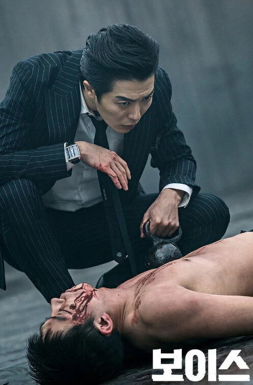 毛泰九蹲在地上的樣子,很像「螳螂」,天性伏擊獵食者 毛泰九蹲在地上的樣子,很像「螳螂」,天性伏擊獵食者