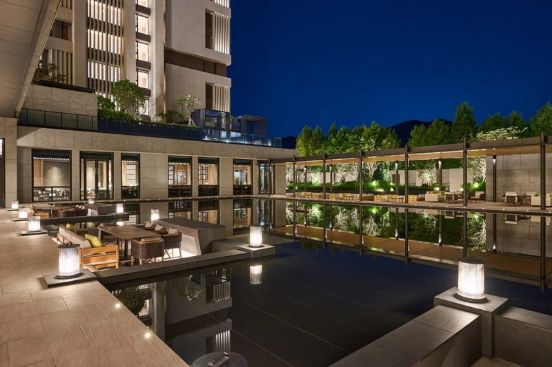 夜晚的酒店同樣迷人。 夜晚的酒店同樣迷人。