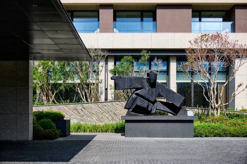 朱銘《太極》系列雕塑。 朱銘《太極》系列雕塑。