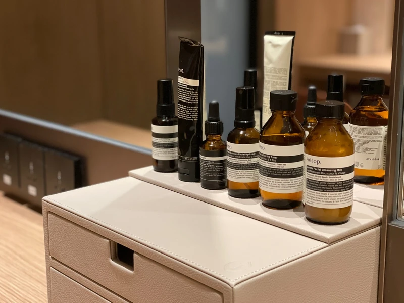 梳洗休息區備有 Aesop 護膚品。 梳洗休息區備有 Aesop 護膚品。