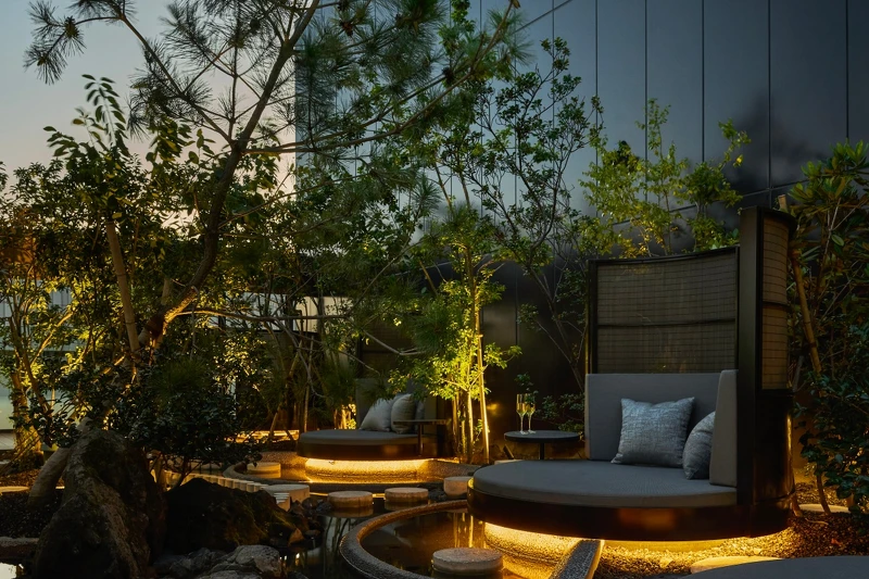 夜晚的屋頂休息室「YUSORA」。 夜晚的屋頂休息室「YUSORA」。