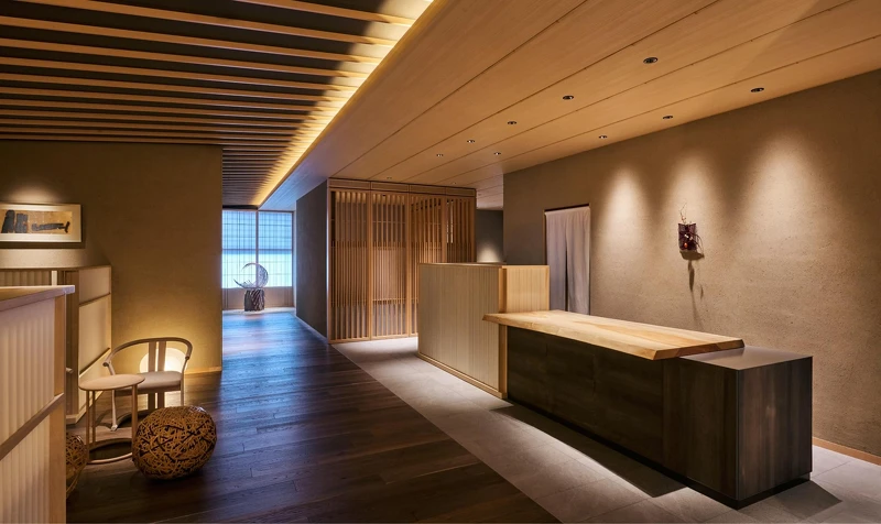 「馥府東京銀座」則成為少見的城市型據點,是品牌首次嘗試在高密度的都會環境裡延續這份度假精神。 「馥府東京銀座」則成為少見的城市型據點,是品牌首次嘗試在高密度的都會環境裡延續這份度假精神。