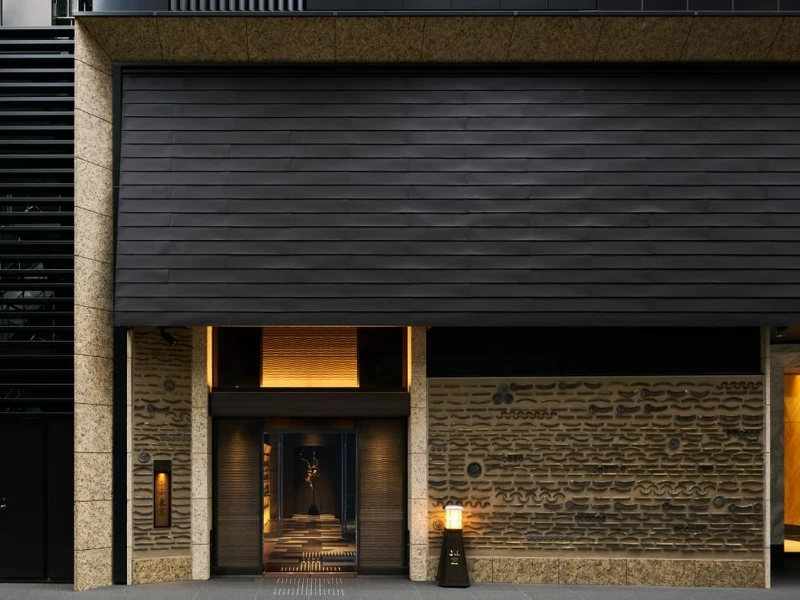 「馥府東京銀座」位於銀座一丁目站6號出口,外觀為一棟低調的現代建築。 「馥府東京銀座」位於銀座一丁目站6號出口,外觀為一棟低調的現代建築。