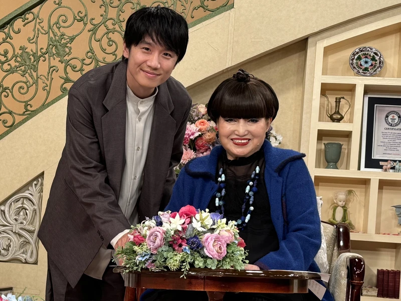 風間俊介接受主持人黑柳徹子訪問時,表示自己很愛搭飛機,對航空公司「會籍修行」樂在其中。 風間俊介接受主持人黑柳徹子訪問時,表示自己很愛搭飛機,對航空公司「會籍修行」樂在其中。