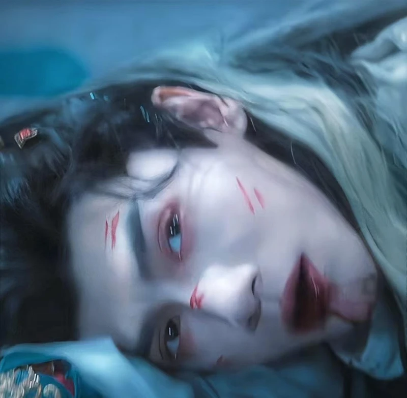 羅雲熙劇中被刺昏倒的演出,獲麻醉專科醫師讚賞。 羅雲熙劇中被刺昏倒的演出,獲麻醉專科醫師讚賞。