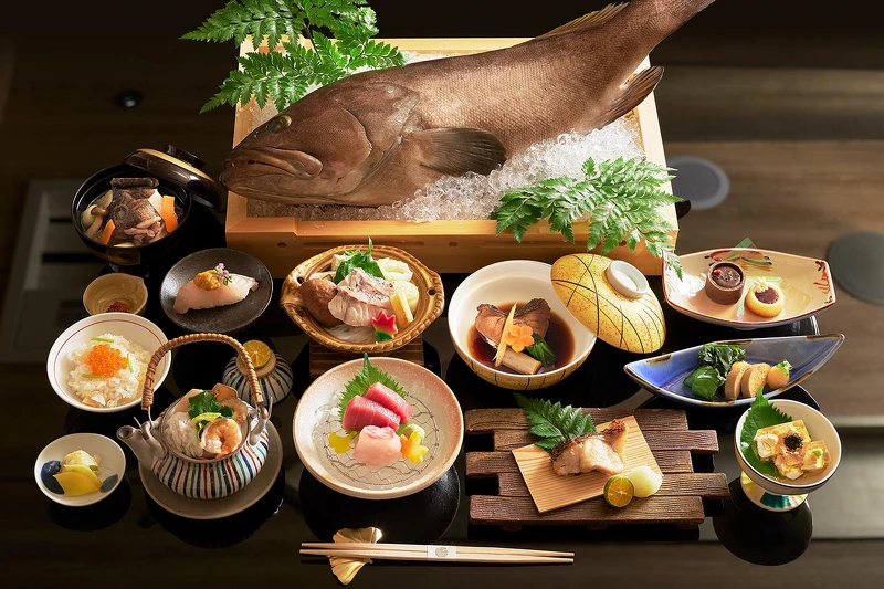 HAYASE日本料理本季推日本梦幻鱼-九绘鱼会席料理。