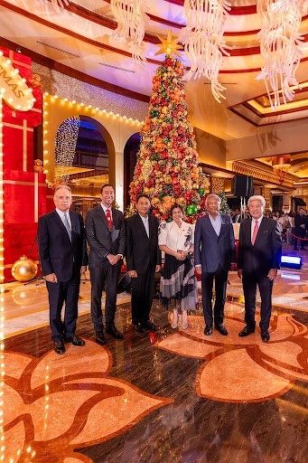 （左起）Solaire Resort 營運資深副總裁 David Batchelor；博奕營運執行副總裁 Cyrus Sherafat；帕拉納克市市長 Edwin Olivarez；菲律賓觀光部助理部長 Sharlene Batin；PAGCOR 主席暨執行長 Alejandro Tengco；Bloomberry Resorts Corporation 副董事長 Donato Almeda。