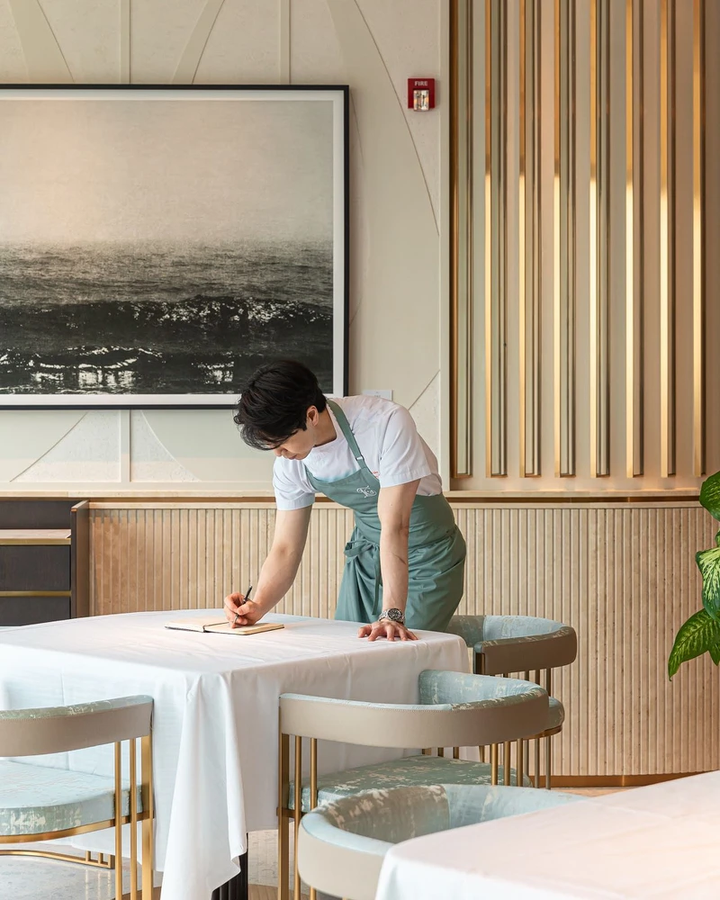 是大家公認有外型又有實力的名廚。