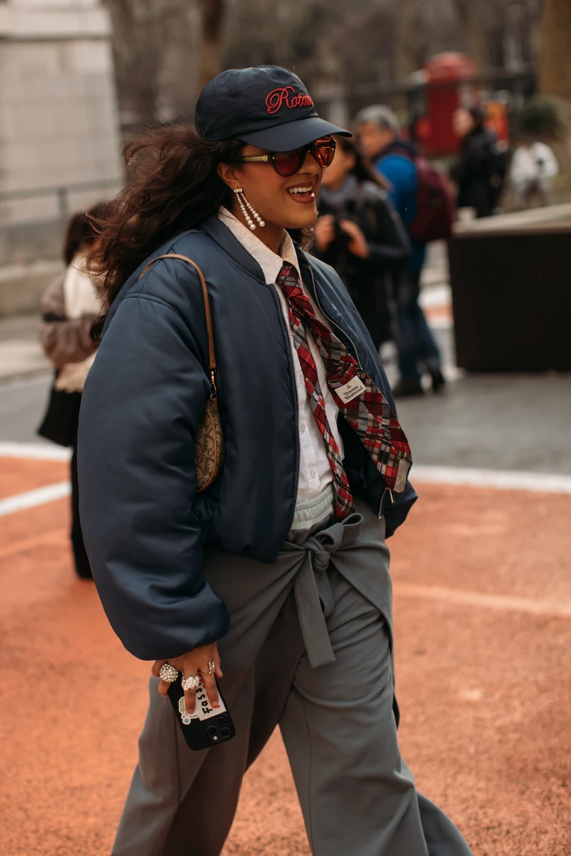 輕量級的羽絨衣讓你穿起來行動不受限。