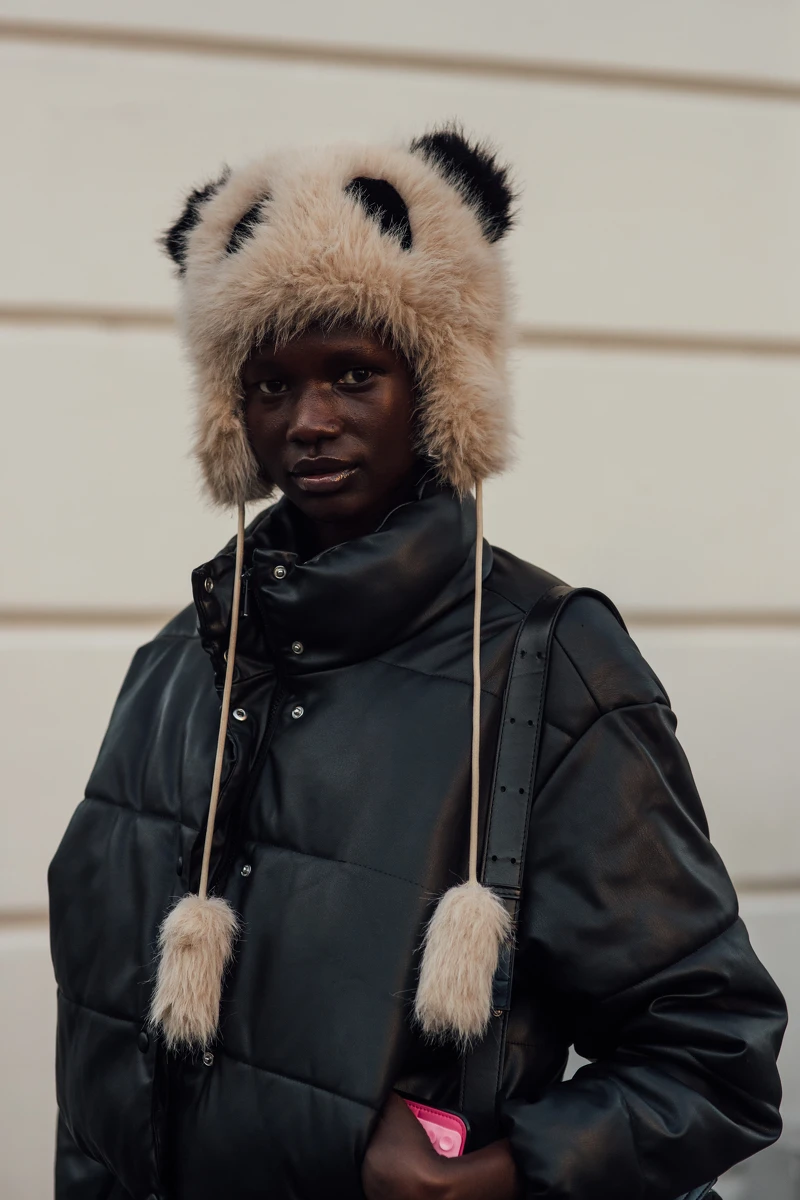 Moncler與JIL SANDER攜手呈獻全新系列，揉合優雅的功能性設計與戶外世界之美學。