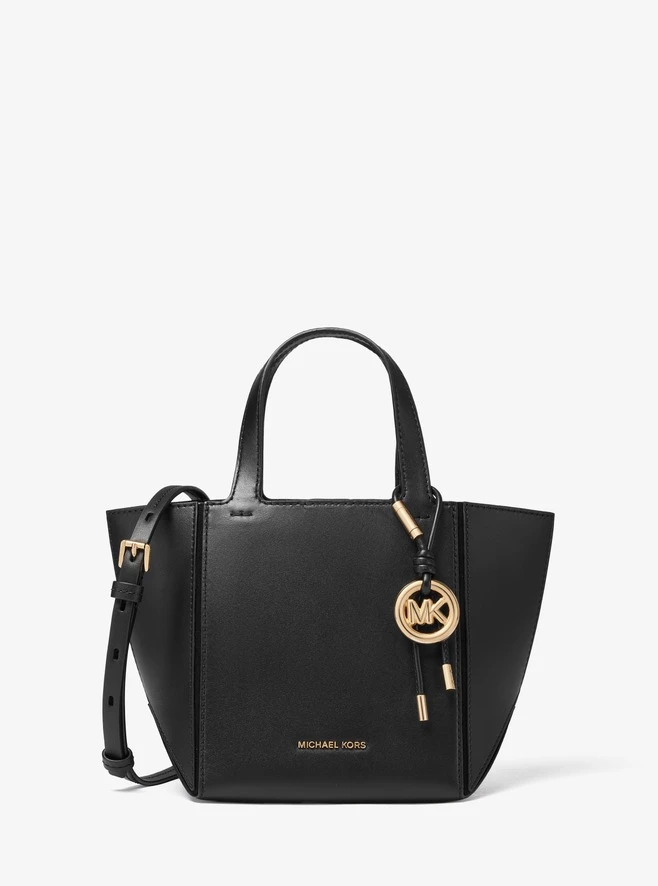 MICHAEL KORS秋冬新款JORDI黑色小型肩背提包，NT11,300。