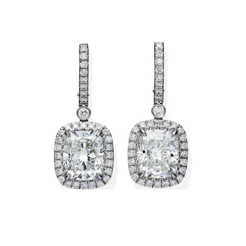 Tiffany Soleste® 系列鑽石耳環_鉑金鑲嵌 2 顆逾 4 克拉的枕形切割鑽石及鑽石 約 NT$ 6,450,000