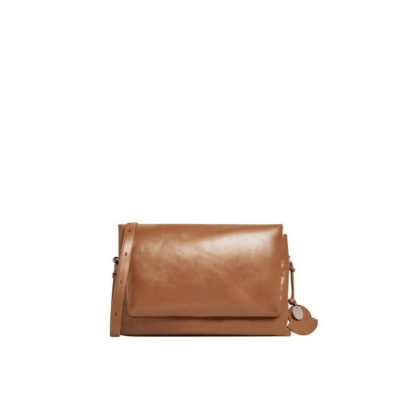 信封肩背包,價格店洽。 信封肩背包,價格店洽。