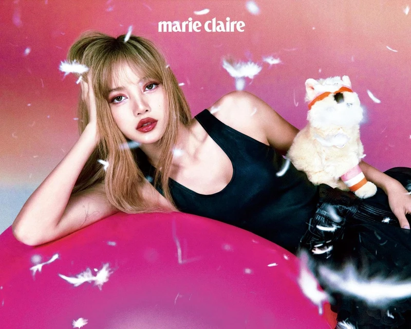 連身緊身衣、腰帶、裙子皆為 Louis Vuitton。 連身緊身衣、腰帶、裙子皆為 Louis Vuitton。