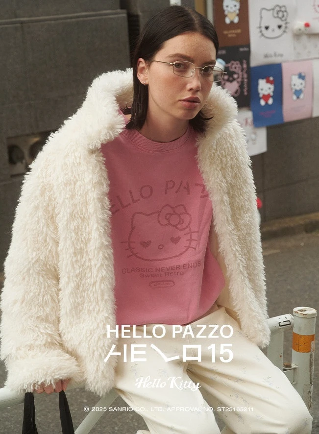 HELLO KITTY 水洗感圓領大學TEE NT.1,290 HELLO KITTY 水洗感圓領大學TEE NT.1,290