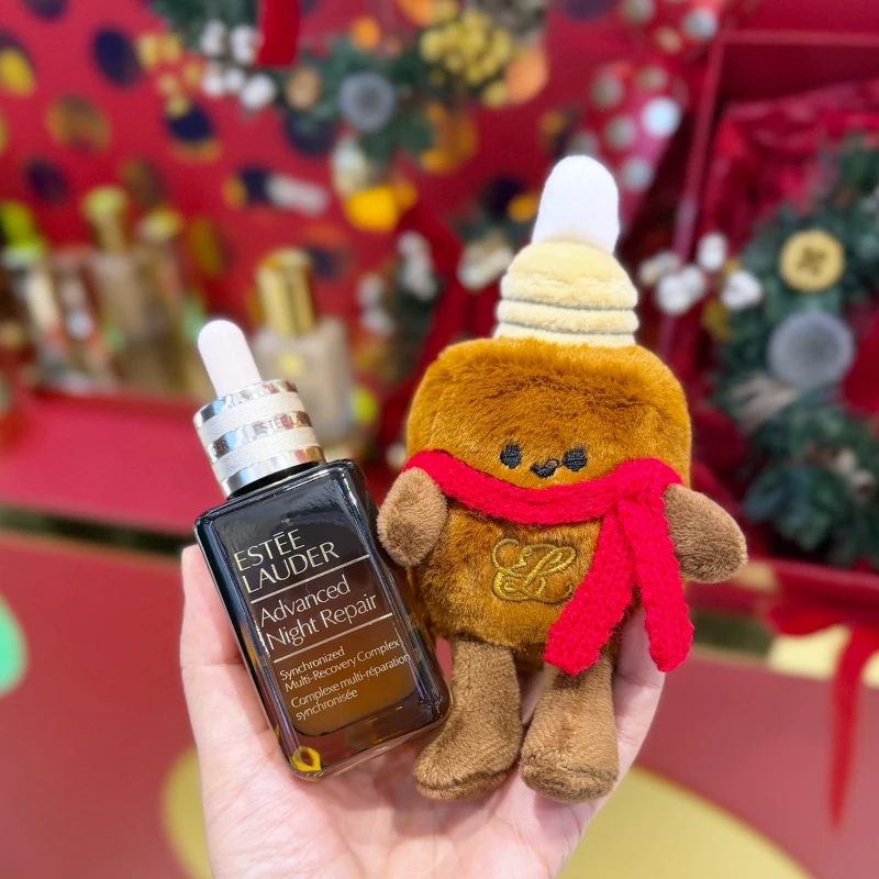 雅詩蘭黛推出超可愛、只送不賣的「小棕娃」。