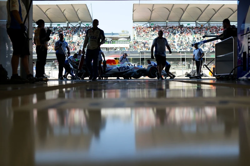 雖然車手是主角，但勝負是整個車隊一起努力才可以獲得的。