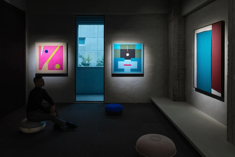 抽象在此不再是逃離現實,而是進入更深層的現實,體現眼睛看不見但真實存在的精神世界。《The Bards of Time and Space 吟遊時空──霍剛 Ho Kan、權純益 Kwon Soonik》 © 金馬賓館當代美術館 ALIEN Art Centre 抽象在此不再是逃離現實,而是進入更深層的現實,體現眼睛看不見但真實存在的精神世界。《The Bards of Time and Space 吟遊時空──霍剛 Ho Kan、權純益 Kwon Soonik》 © 金馬賓館當代美術館 ALIEN Art Centre