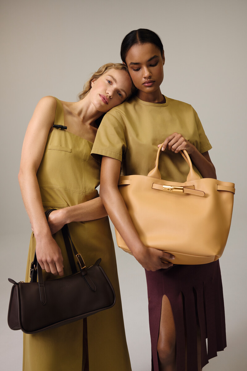 Longchamp 最新 Le Smart 包款。