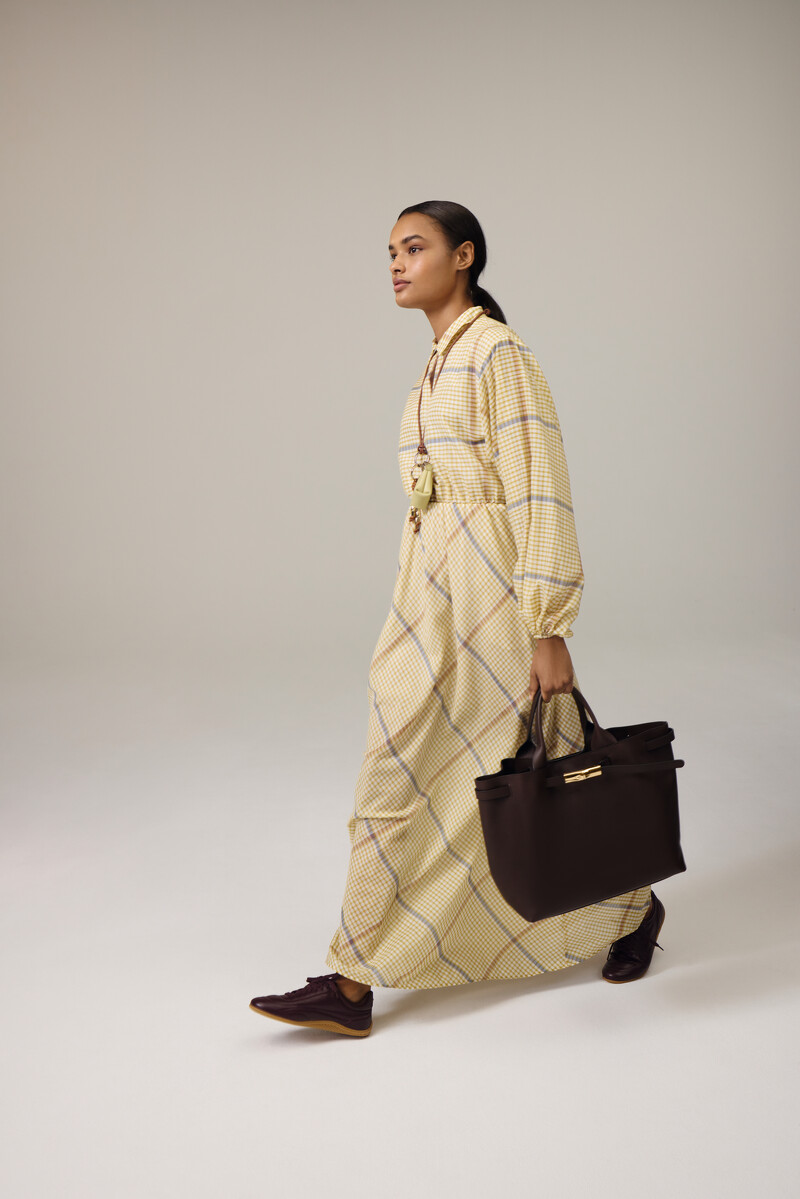 Le Smart同時推出水桶肩背款以及大容量托特款。