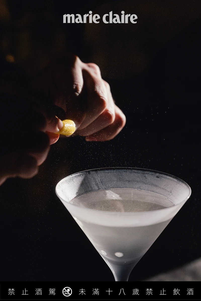 馬丁尼適合搭配鹹鮮的食物。 馬丁尼適合搭配鹹鮮的食物。