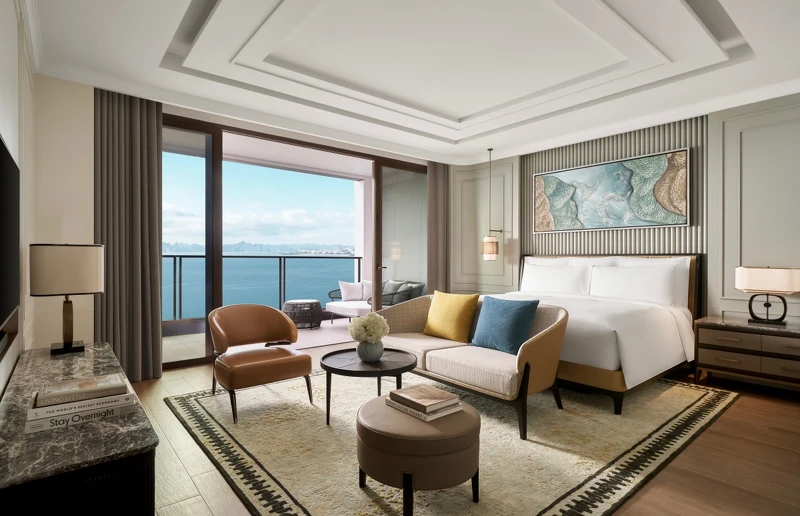 「經典客房」，陽台就可遠望下龍灣獨特的景色。