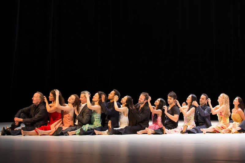 碧娜．鮑許烏帕塔舞蹈劇場《如石頭上的青苔》劇照（國家兩廳院提供，攝影_ Evangelos Rodoulis）