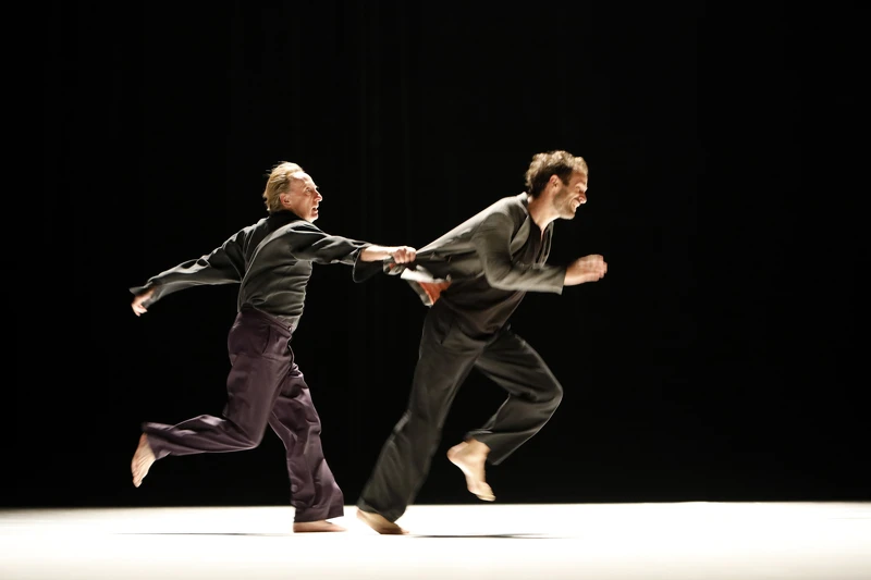 碧娜．鮑許烏帕塔舞蹈劇場《如石頭上的青苔》劇照（國家兩廳院提供，攝影_ Evangelos Rodoulis）