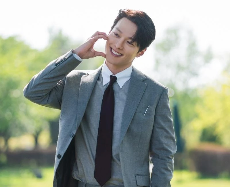 《一吻爆炸》張基龍比臉頰愛心 《一吻爆炸》張基龍比臉頰愛心