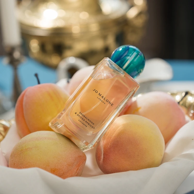 Jo Malone London檀香木與蜜漬杏桃香水30ml，NT3,050、50ml，NT4,350、100ml，NT6,100