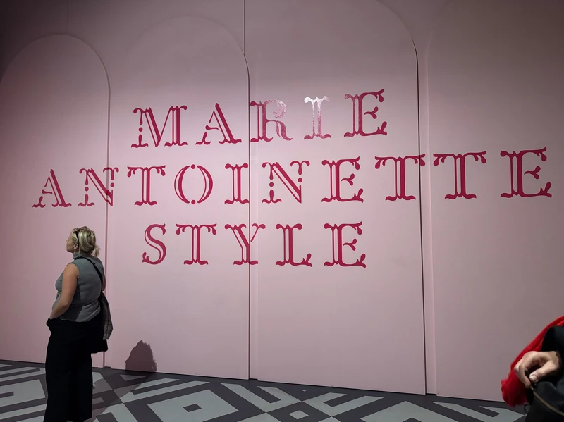 V&A 瑪麗安東尼風格展｜圖片提供：HaoYun Cheng