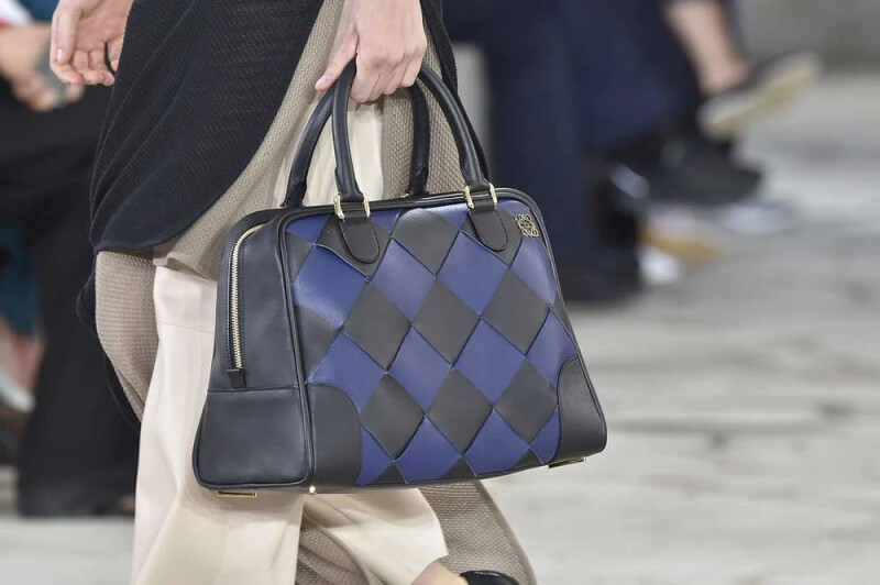 Loewe Amazona 皮革菱格紋拼接包