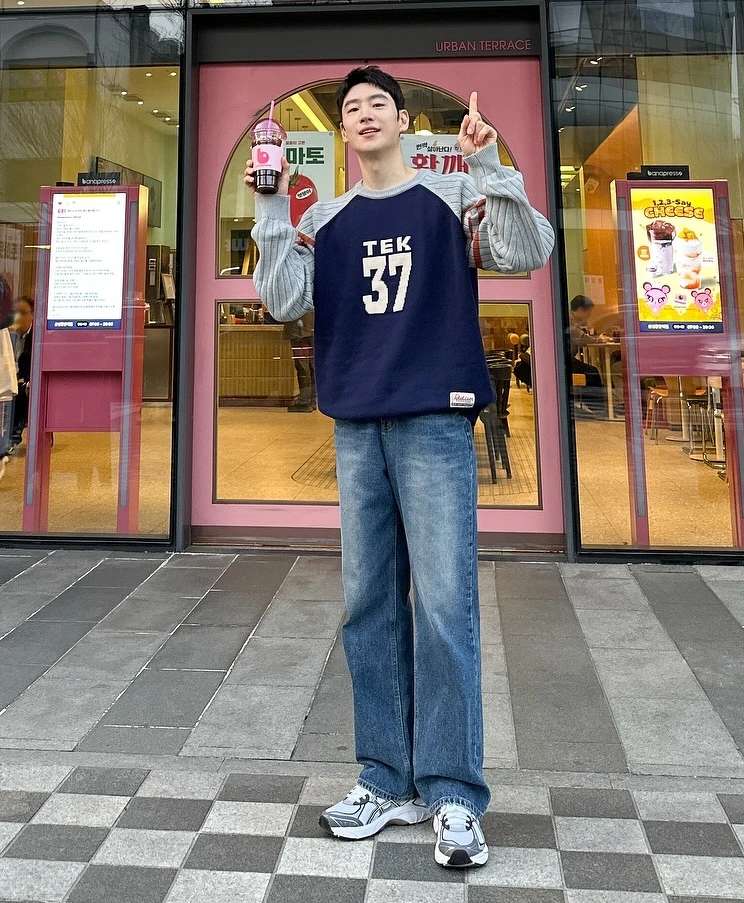 李帝勳穿著針織衫造型 李帝勳穿著針織衫造型