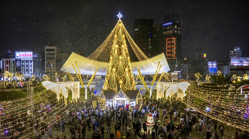 2025高雄聖誕生活節「永恆星冠聖誕樹」