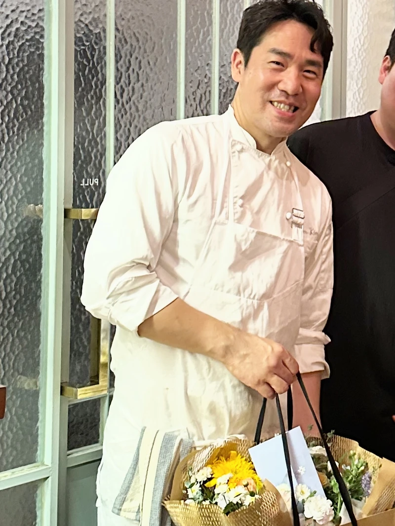 位《拜託了冰箱》固定班底主廚 Sam Kim 也一起加入競賽。 位《拜託了冰箱》固定班底主廚 Sam Kim 也一起加入競賽。