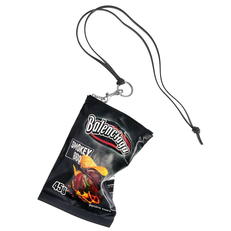 BTS田柾國愛用Balenciaga的洋芋片手機包。 BTS田柾國愛用Balenciaga的洋芋片手機包。