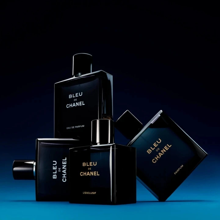 BTS田柾國包包中出現的CHANEL藍色男性香水。 BTS田柾國包包中出現的CHANEL藍色男性香水。