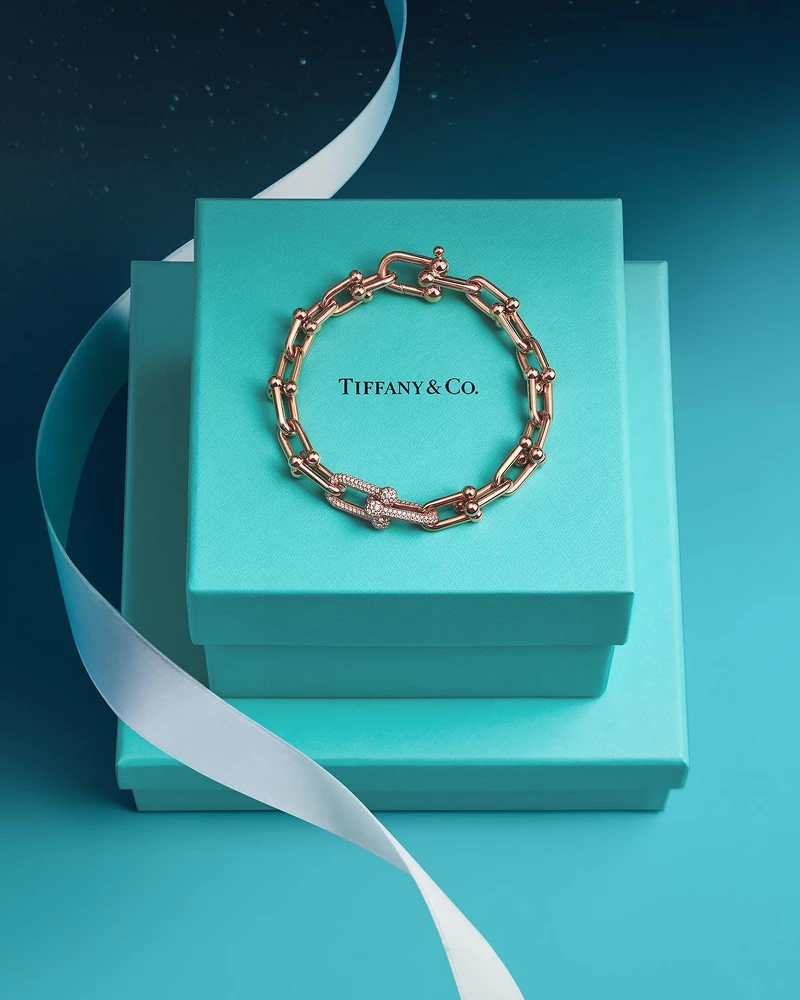 Tiffany HardWear 玫瑰K金鑲嵌鑽石手鍊,中型款,參考價格約NTD 695,000