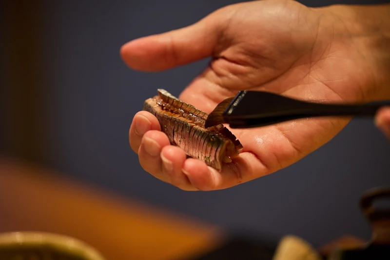 「二階」採用北海道七星米,依每日溫度調整浸泡時間,再拌入十年熟成赤醋。 「二階」採用北海道七星米,依每日溫度調整浸泡時間,再拌入十年熟成赤醋。