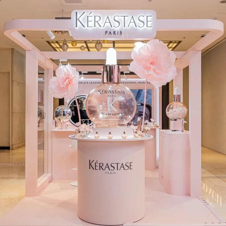 巴黎卡詩釉光女孩俱樂部。