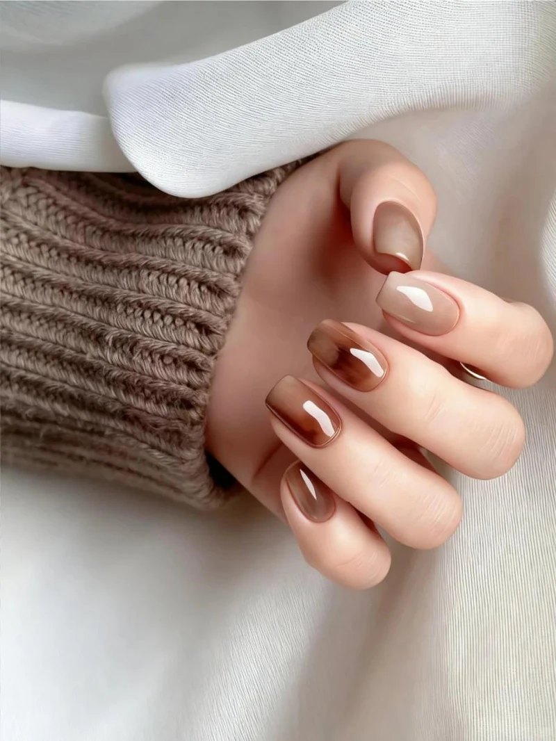 煙燻焙茶美甲範本(Photo/小紅書@叶小姐超爱美甲) 煙燻焙茶美甲範本(Photo/小紅書@叶小姐超爱美甲)