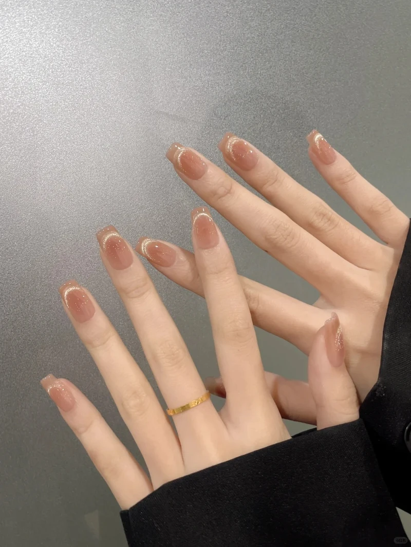 貓眼肉桂茶美甲範本(Photo/小紅書@纳家菇凉) 貓眼肉桂茶美甲範本(Photo/小紅書@纳家菇凉)