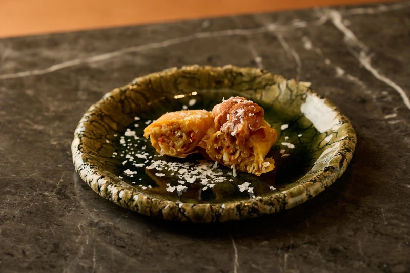 「魚翅天婦羅.撈汁」。 「魚翅天婦羅.撈汁」。