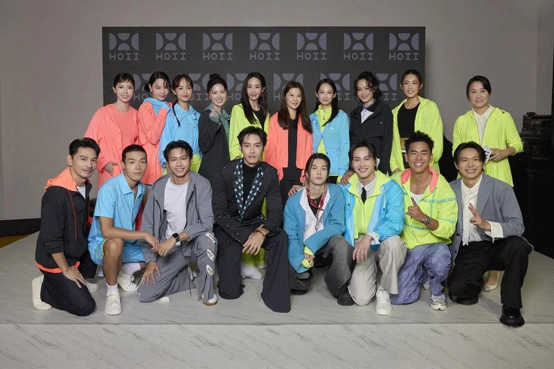 HOII創辦人林少萍與多位藝人嘉賓於「2026 熙怡」系列新品發表會同台亮相，展現品牌光能時尚魅力，活動現場星光熠熠。( 圖 / HOII后益提供 )