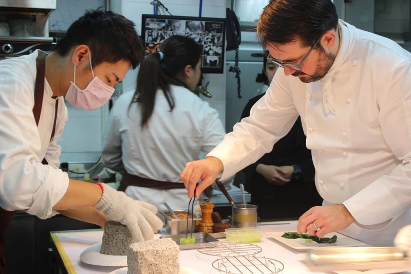 Jean-François Piège 是一位「以結構講故事的廚師」。 Jean-François Piège 是一位「以結構講故事的廚師」。