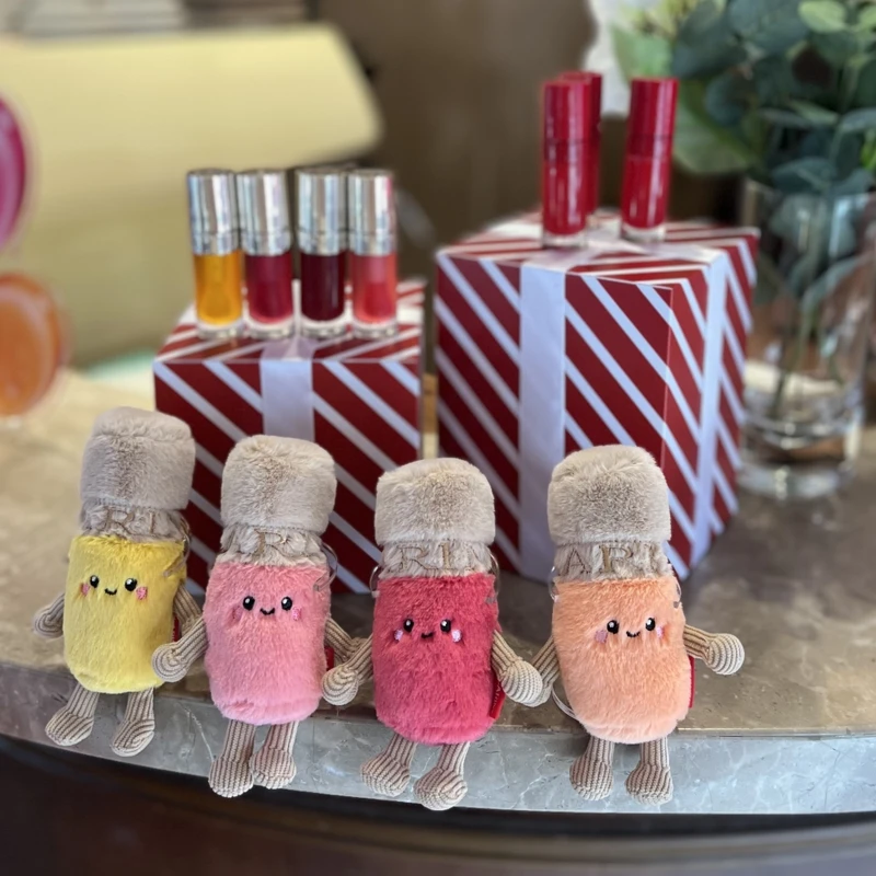 克蘭詩美唇油絨毛娃娃。 克蘭詩美唇油絨毛娃娃。