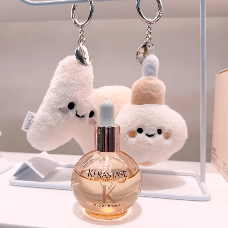 巴黎卡詩小粉球盲盒娃娃。 巴黎卡詩小粉球盲盒娃娃。