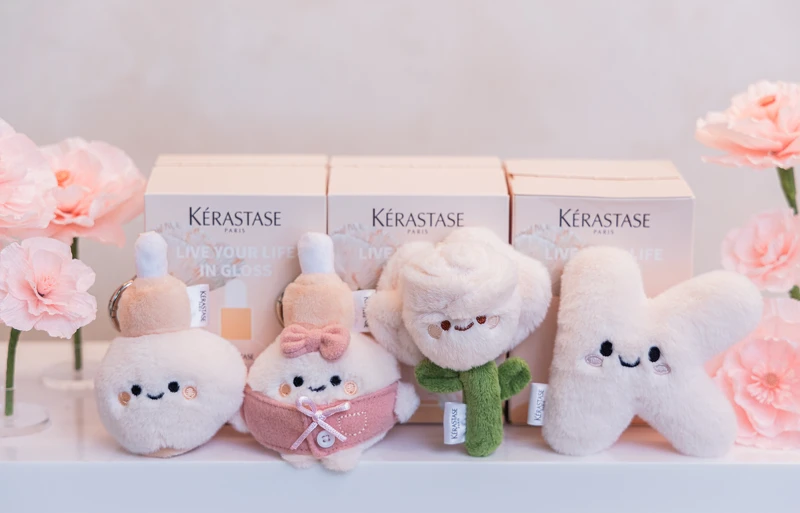 巴黎卡詩小粉球盲盒娃娃。 巴黎卡詩小粉球盲盒娃娃。