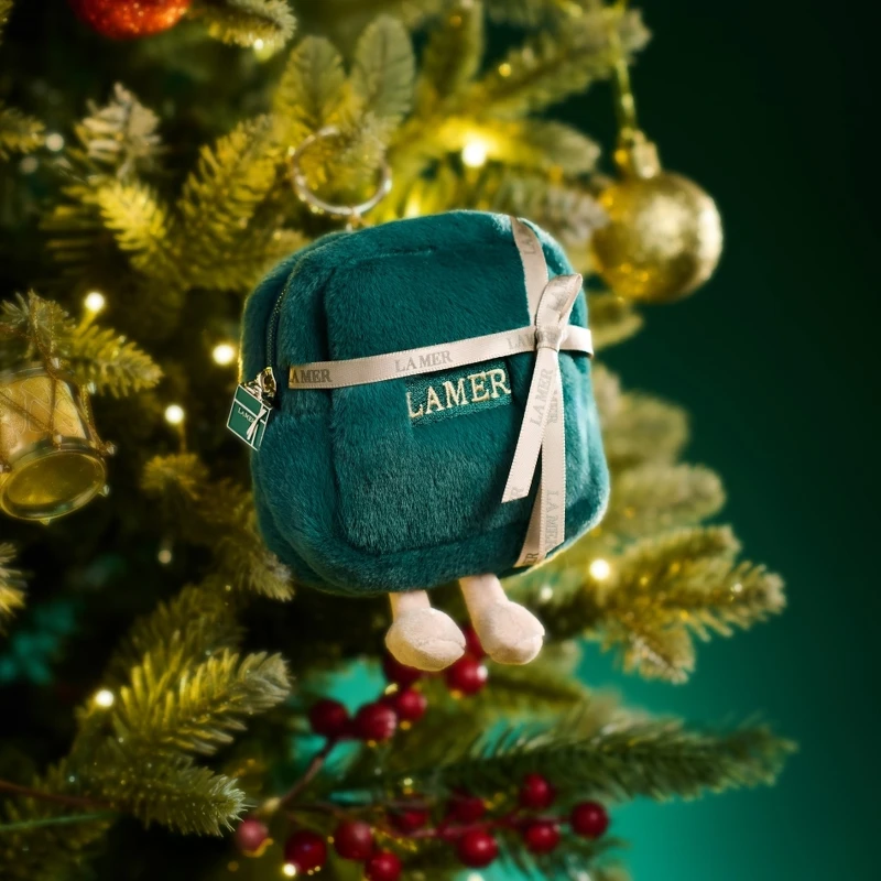 海洋拉娜毛絨綠寶盒吊飾形象圖。 海洋拉娜毛絨綠寶盒吊飾形象圖。